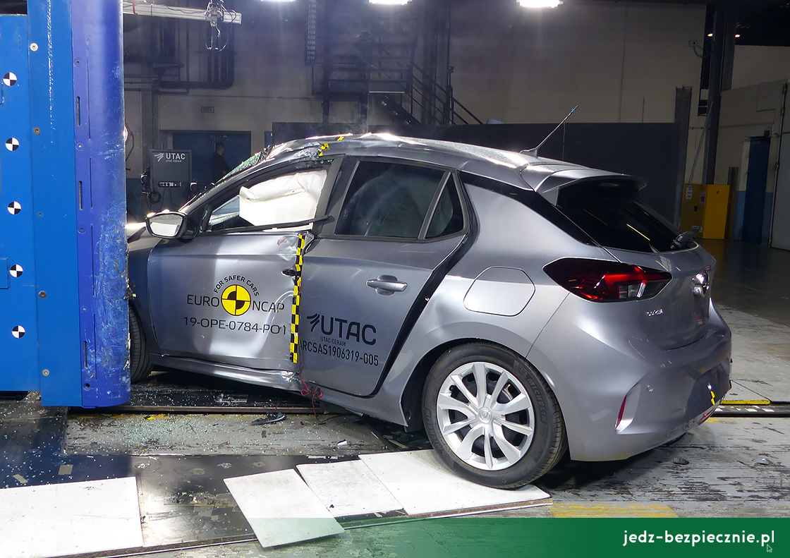 Testy zderzeniowe Euro NCAP - Opel Corsa - uderzenie w słup