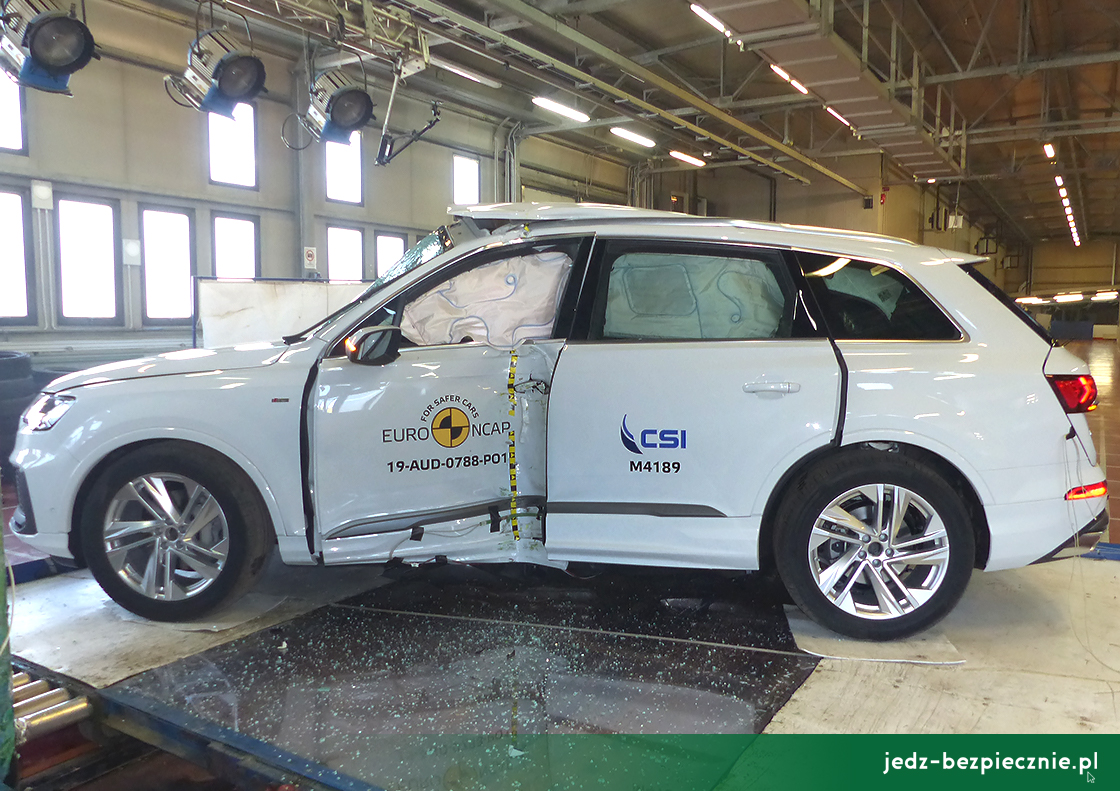 Testy zderzeniowe Euro NCAP - Audi Q7 - uderzenie w słup