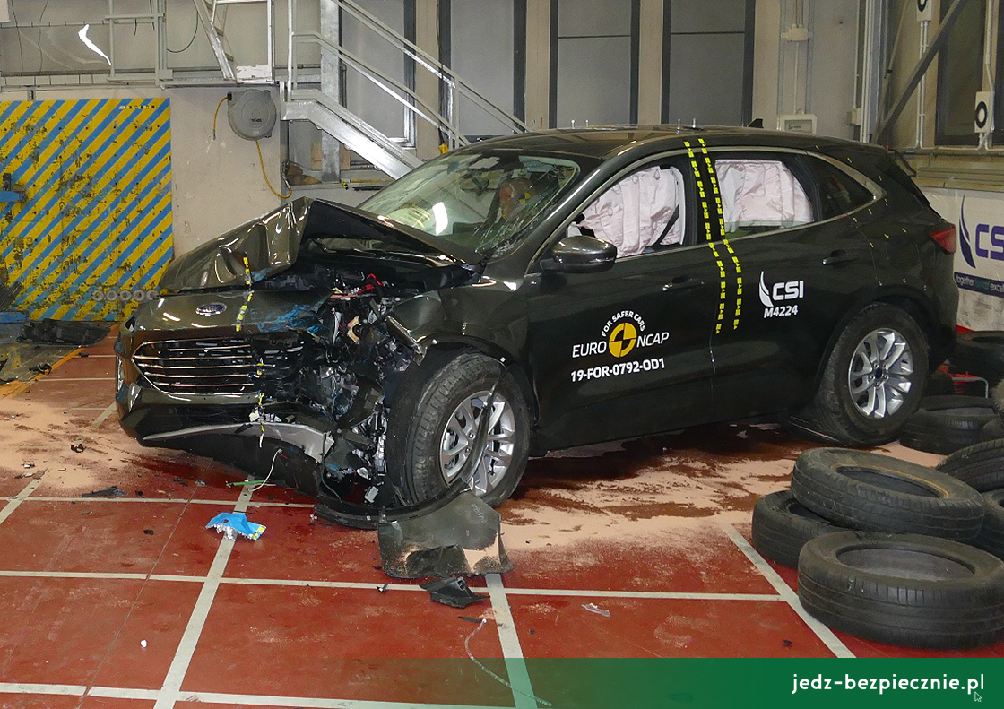 Testy zderzeniowe Euro NCAP - Ford Kuga - uderzenie w przeszkod odksztacaln
