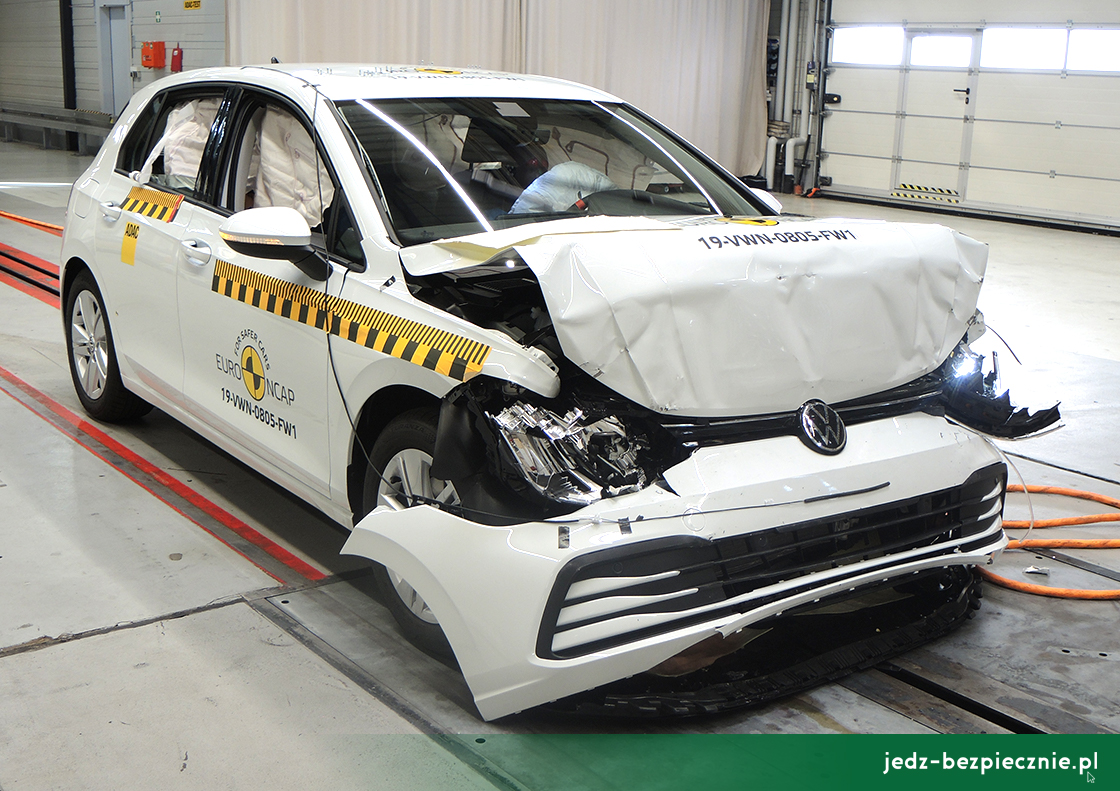 Testy zderzeniowe Euro NCAP - Volkswagen Golf - uderzenie w przeszkod odksztacaln
