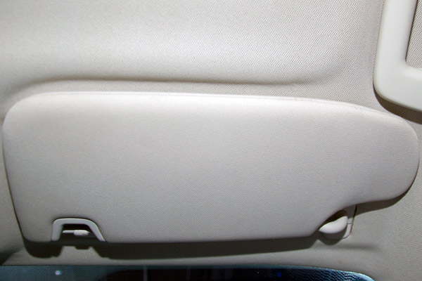 SALON SAMOCHODOWY PARYŻ 2012 - Ford - brak ostrzeżeń przed ustawieniem na miejscu pasażera fotelika dziecięcego w pozycji tyłem do kierunku jazdy przy aktywnej poduszce powietrznej