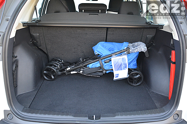 TESTY | Honda CR-V IV 2WD | Foteliki i wózki - próby z zapakowaniem wózka dziecięcego Inglesina Trip