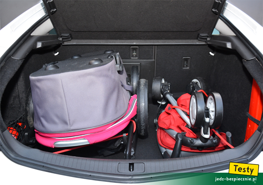TESTY | Opel Insignia A liftback | próby z zapakowaniem dwóch wózków dziecięcych na długość bagażnika
