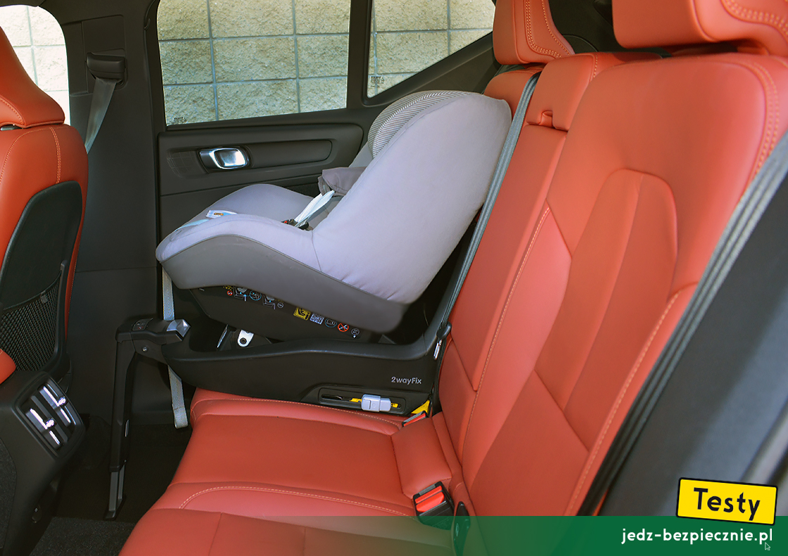 Testy - Volvo XC40 AWD - próba z fotelikiem dziecięcym Maxi-Cosi, przodem do kierunku jazdy, kanapa