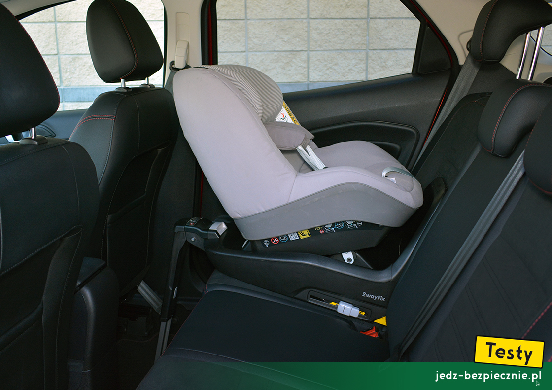 Testy - Ford EcoSport - próba z fotelikiem dziecięcym Maxi-Cosi, tyłem do kierunku jazdy, kanapa