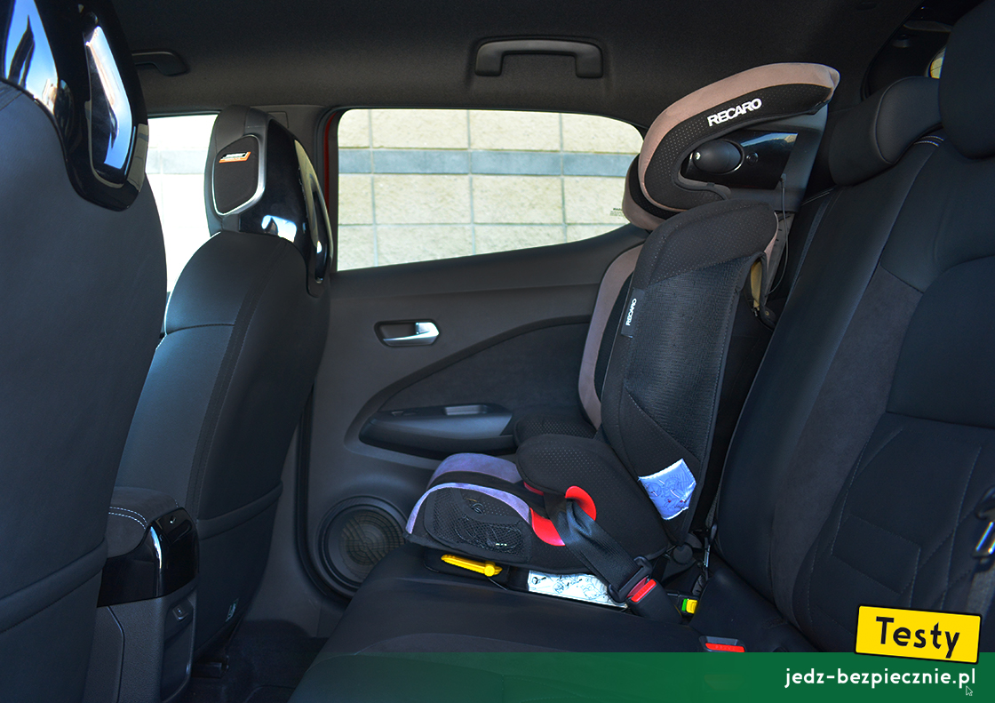 Testy - Nissan Juke - próba z fotelikiem dziecięcym Recaro, przodem do kierunku jazdy, kanapa
