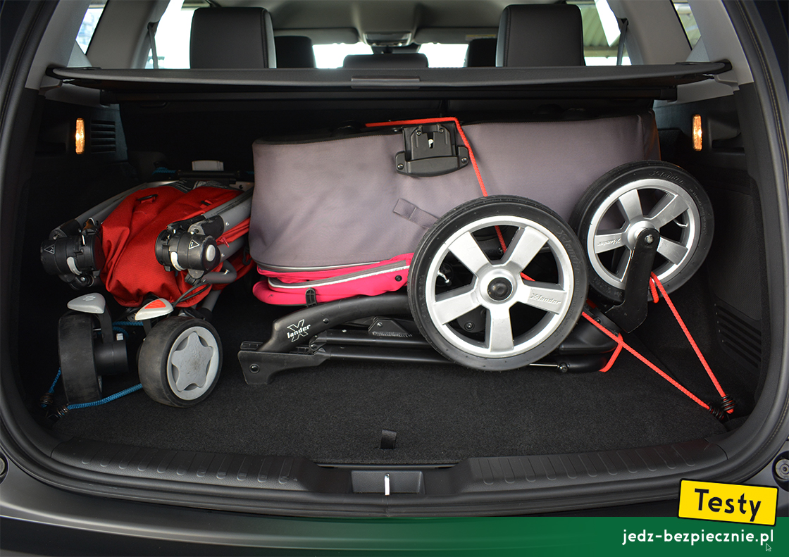 TESTY | Honda CR-V V Hybrid AWD | próby z zapakowaniem dwóch wózków dziecięcych do bagażnika