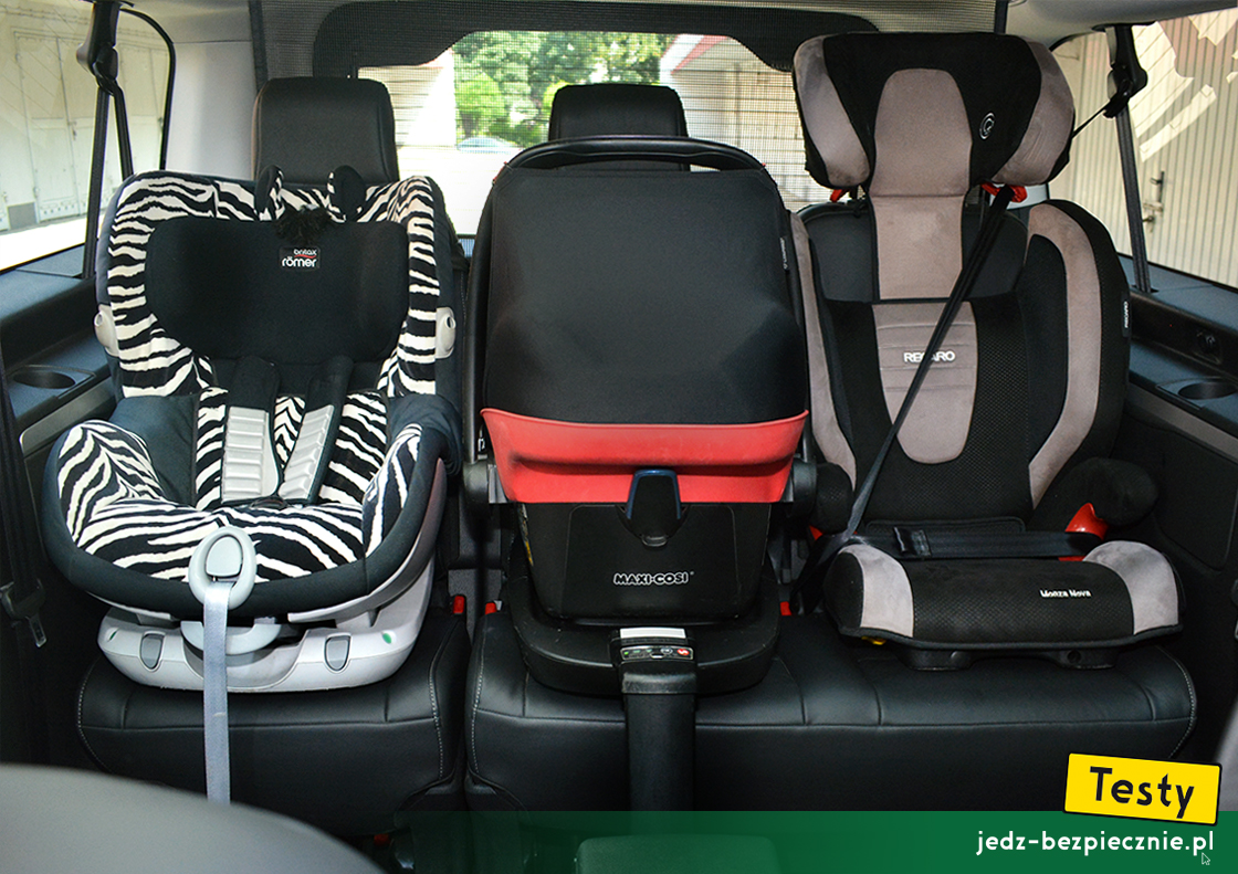 Testy - Peugeot e-Traveller - trzy foteliki dziecięce typu Isofix na kanapie samochodu
