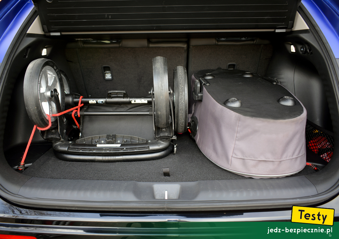 Testy - Honda ZR-V e:HEV - próba z pakowaniem do bagażnika wózka dziecięcego, gondola