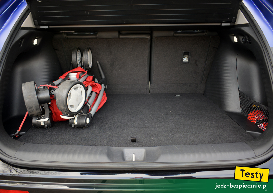 Testy - Honda ZR-V e:HEV - próba z pakowaniem do bagażnika wózka dziecięcego, spacerówka