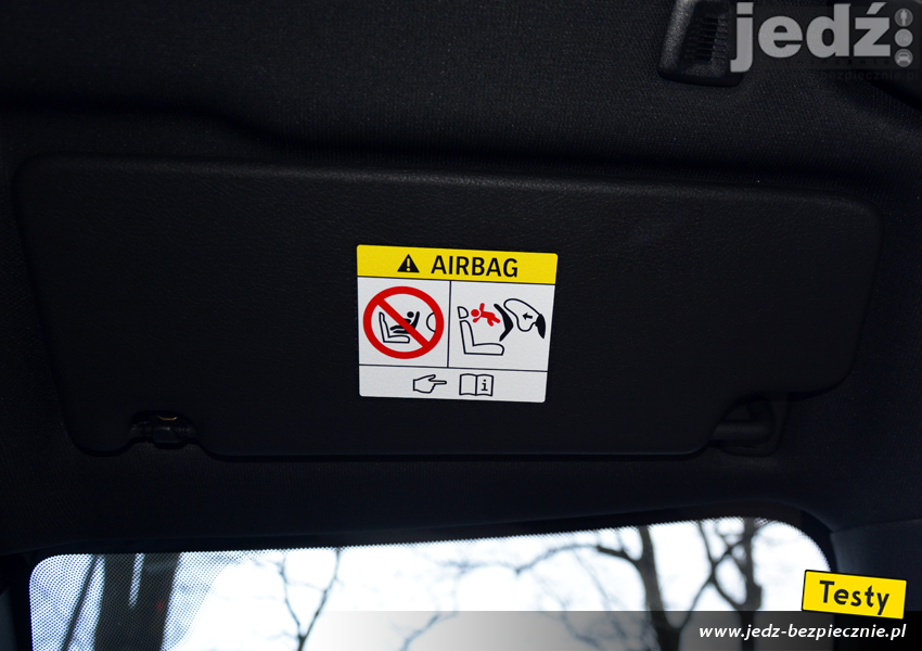 TESTY | BMW serii 2 Active Tourer | Wyposażenie samochodu - ostrzeżenie na osłonie przeciwsłonecznej pasażera