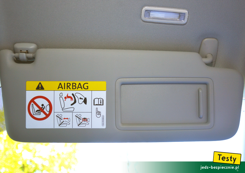 Testy - Audi A4 B9 ostrzeżenie na osłonie przeciwsłonecznej pasażera, fotelik tyłem do kierunku jazdy