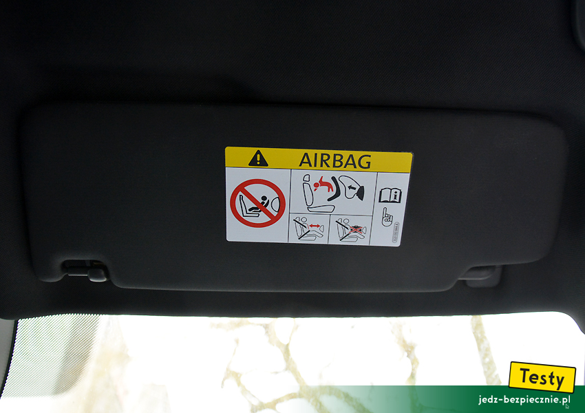 Testy - Volkswagen Passat GTE Limousine - ostrzeżenie na osłonie przeciwsłonecznej pasażera, tyłem do kierunku jazdy