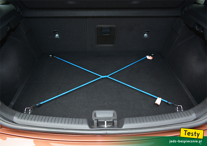 TESTY | Hyundai i30 III hatchback | Wyposażenie samochodu - uchwyty do mocowania siatki lub linek w bagażniku