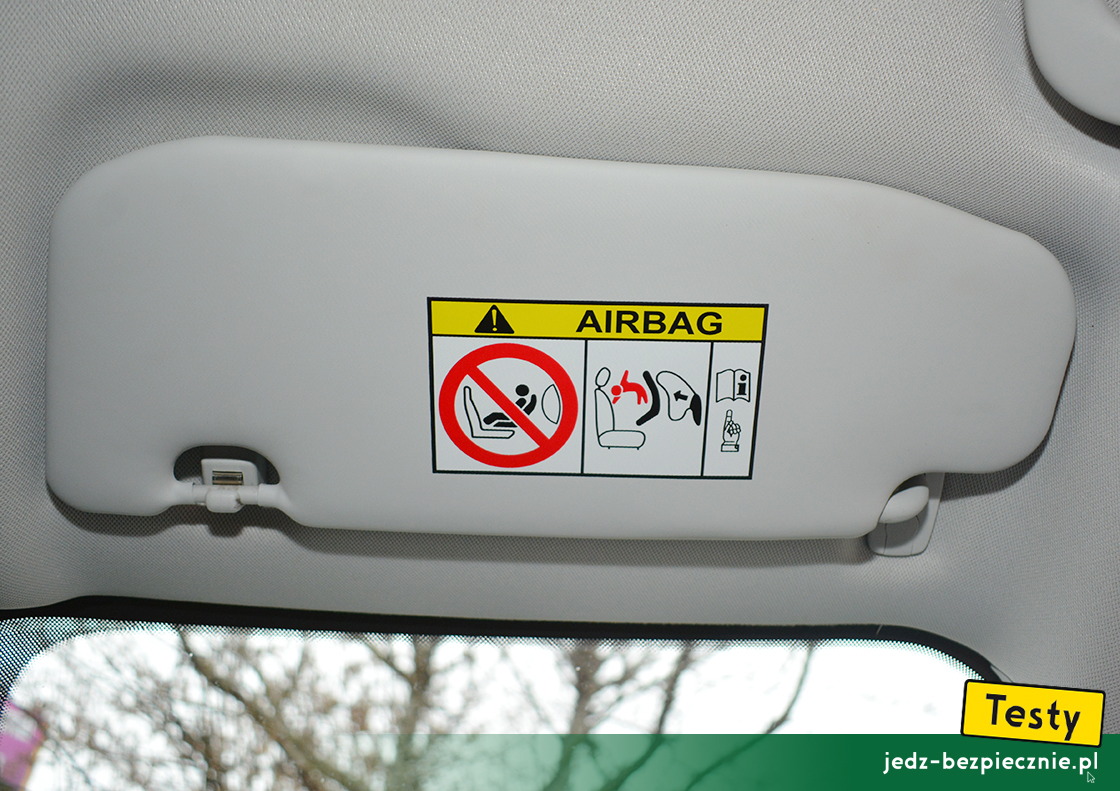 Testy - Fiat Tipo kombi - ostrzeżenie na osłonie przeciwsłonecznej po stronie pasażera