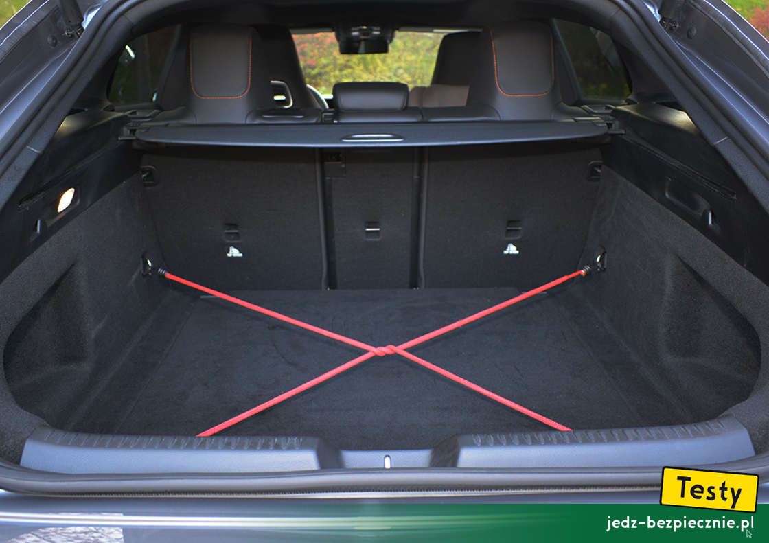 Testy - Mercedes CLA Shooting Brake - linki do mocowania przewożonych przedmiotów w bagażniku