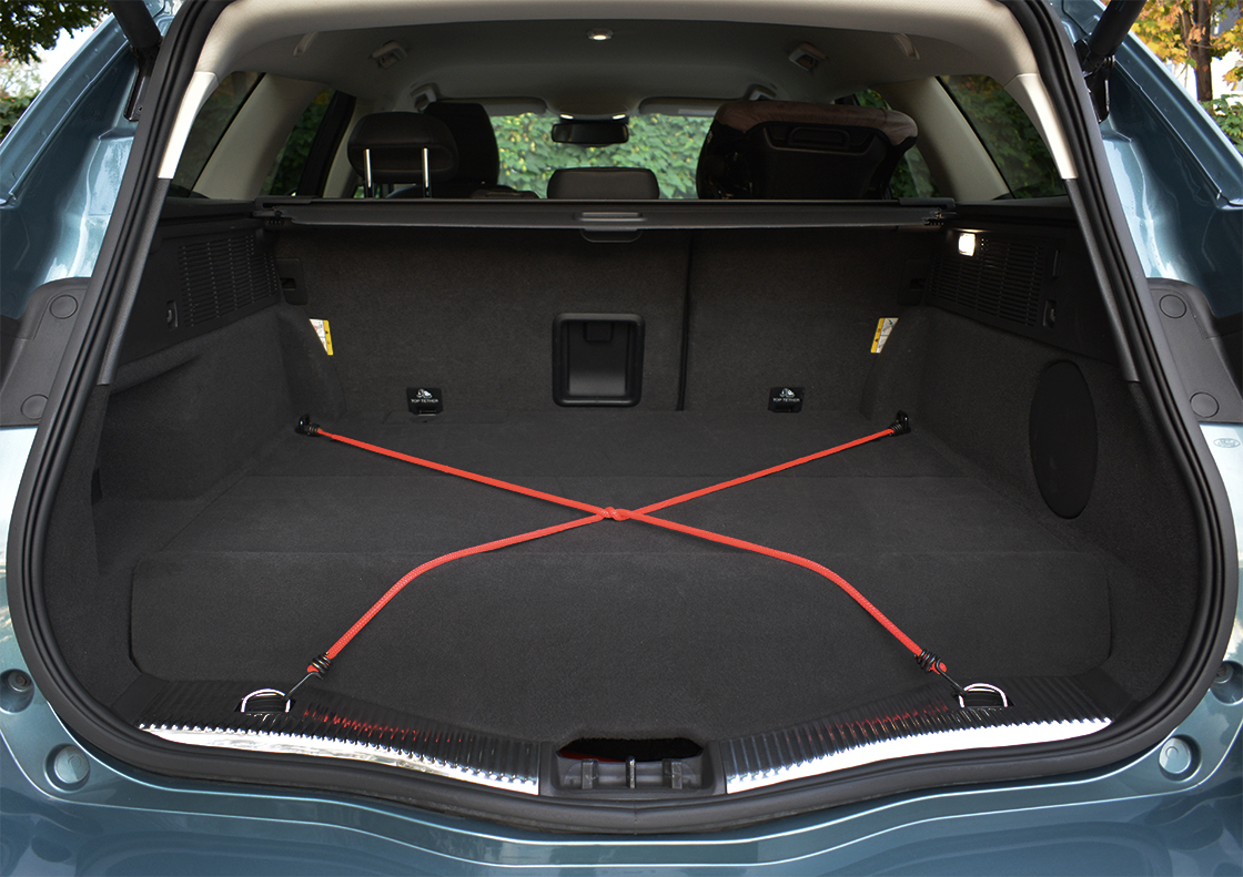 Testy - Ford Mondeo V facelifting kombi Hybrid - linki do mocowania przewożonych przedmiotów w bagażniku