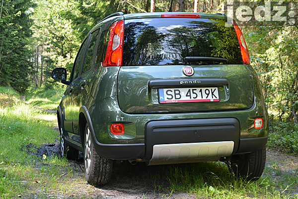 Testy - Fiat Panda 4x4 - tył auta, osłona pod tylnym zderzakiem