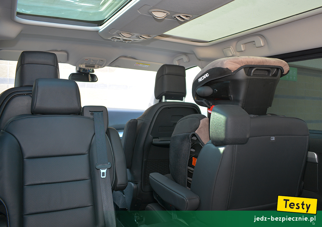 Testy - Peugeot e-Traveller - foteliki ustawione tyłem do kierunku jazdy