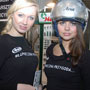 "Bezpieczna przygoda" - takim hasłem uśmiechnięte hostessy promowały producenta kasków motocyklowych, firmę Arai. 