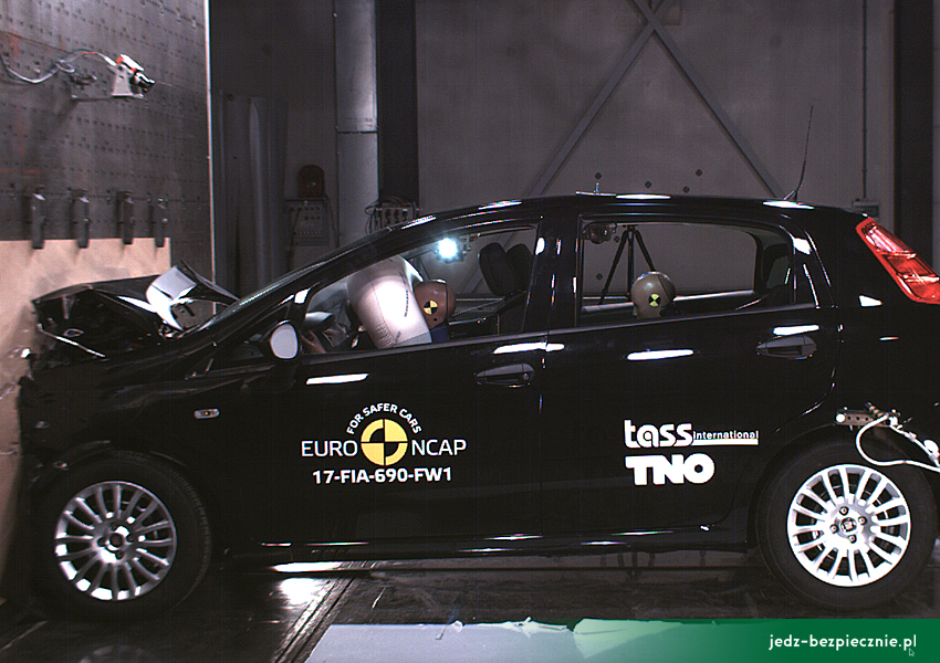 Testy zderzeniowe Euro NCAP Fiat Punto zderzenie czoďż˝owe w przeszkodďż˝ staďż˝ďż˝