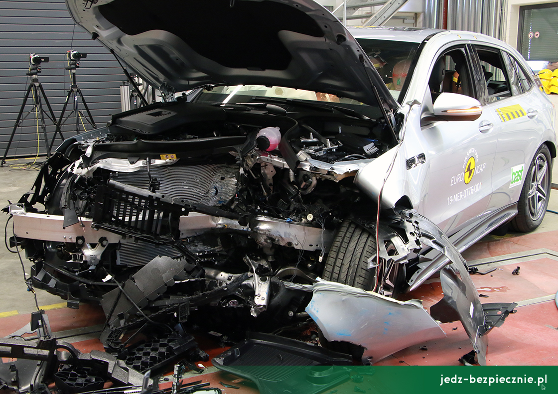 Testy zderzeniowe Euro NCAP - Mercedes EQC - uderzenie w przeszkodę stałą