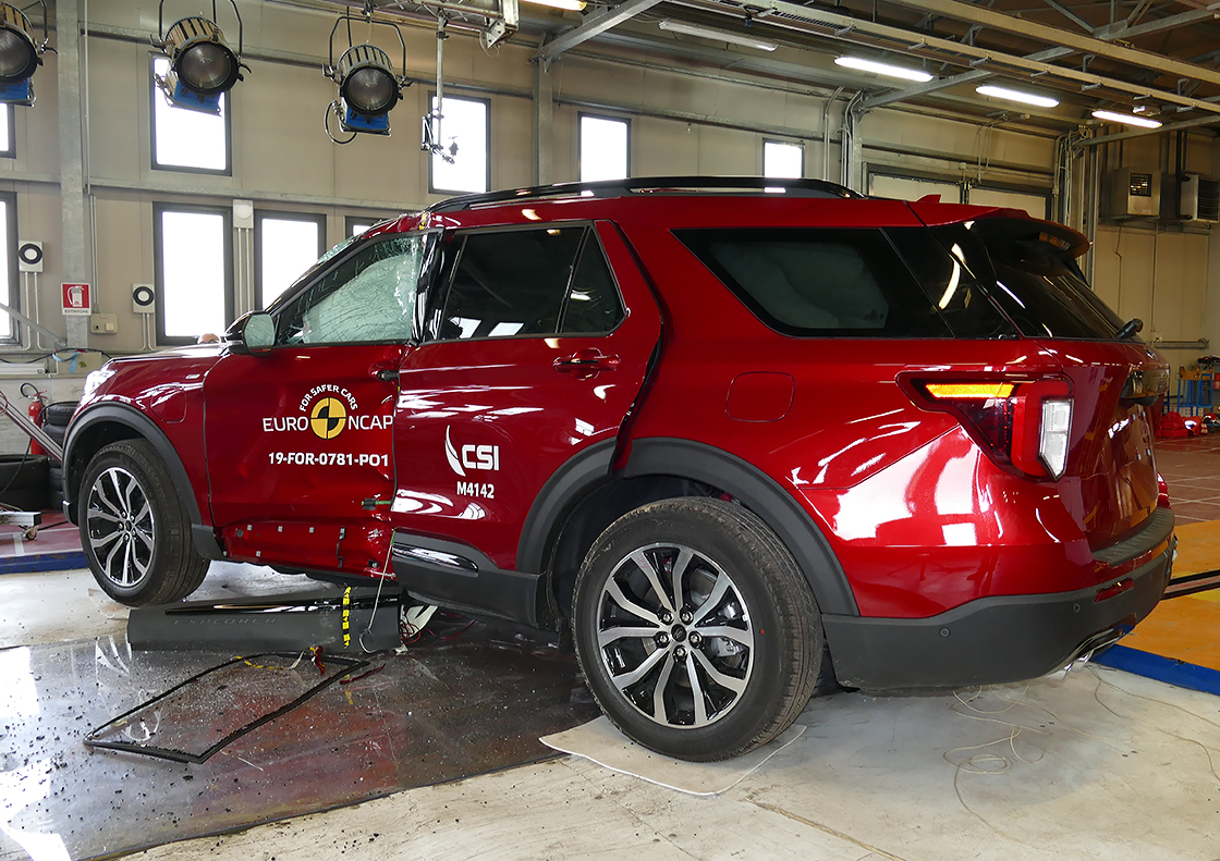 Testy zderzeniowe Euro NCAP - Ford Explorer Plug-In Hybrid - uderzenie w bok