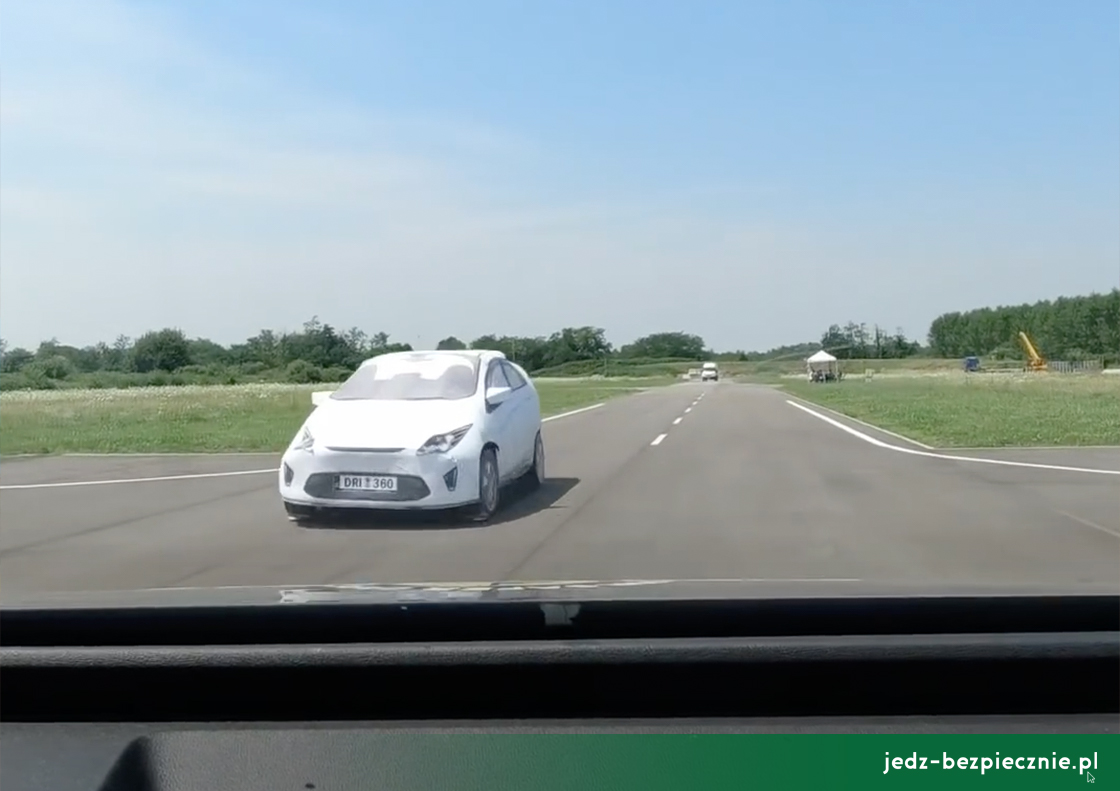 TESTY ZDERZENIOWE EURO NCAP | Audi Q4 e-tron - działanie asystenta skrętu w lewo