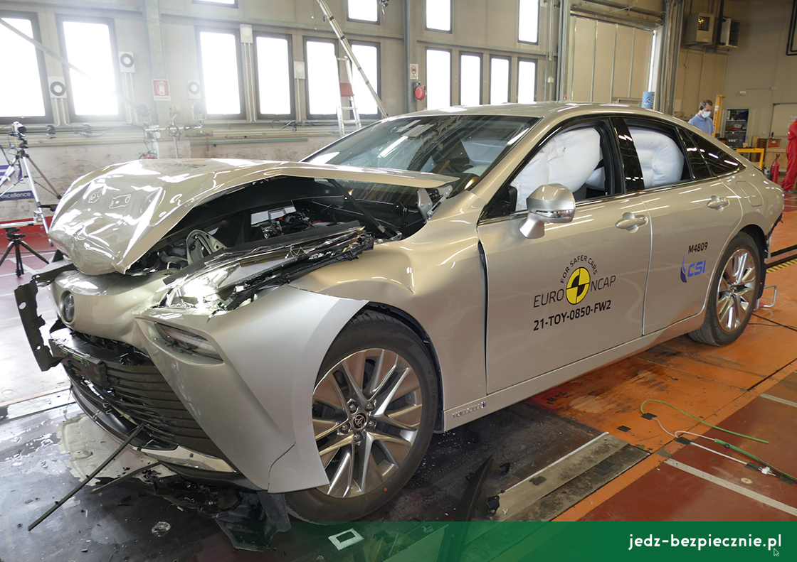 TESTY ZDERZENIOWE EURO NCAP | Toyota Mirai - próba zderzenia czołowego w przeszkodę stałą