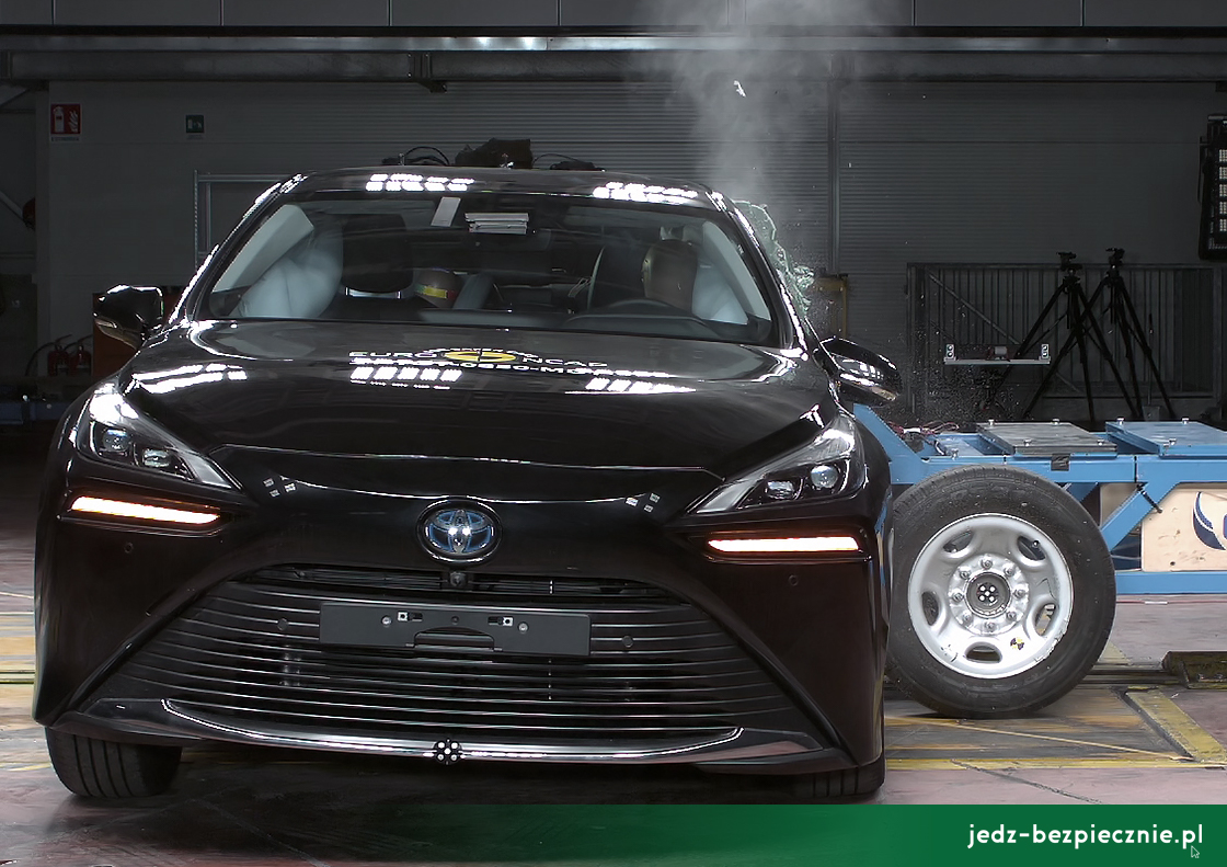 TESTY ZDERZENIOWE EURO NCAP | Toyota Mirai - próba zderzenia bocznego