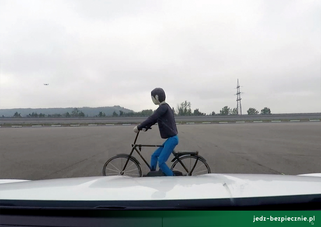 TESTY ZDERZENIOWE EURO NCAP | Genesis GV70 - próba z oceną bezpieczeństwa rowerzysty przejeżdżającego przed maską samochodu