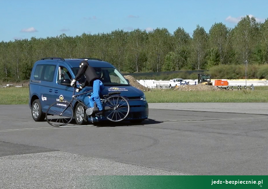 TESTY ZDERZENIOWE EURO NCAP | Volkswagen Caddy - ocena efektywności działania systemu autonomicznego hamowania przed przeszkodą z funkcją wykrywania obecności rowerzysty, potrącenie
