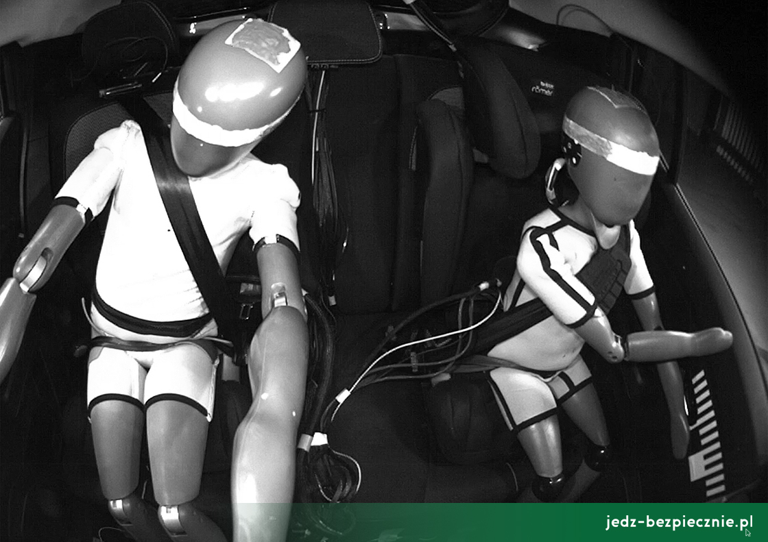TESTY ZDERZENIOWE EURO NCAP | Dacia Sandero Stepway - dzieci w fotelikach podczas uderzenia w barierę mobilną
