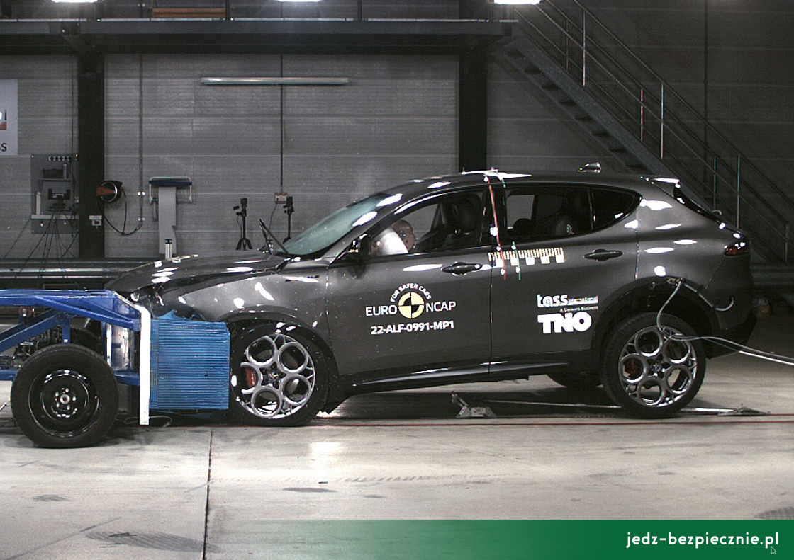 TESTY ZDERZENIOWE EURO NCAP | Alfa Romeo Tonale - zderzenie czołowe z przeszkodą mobilną