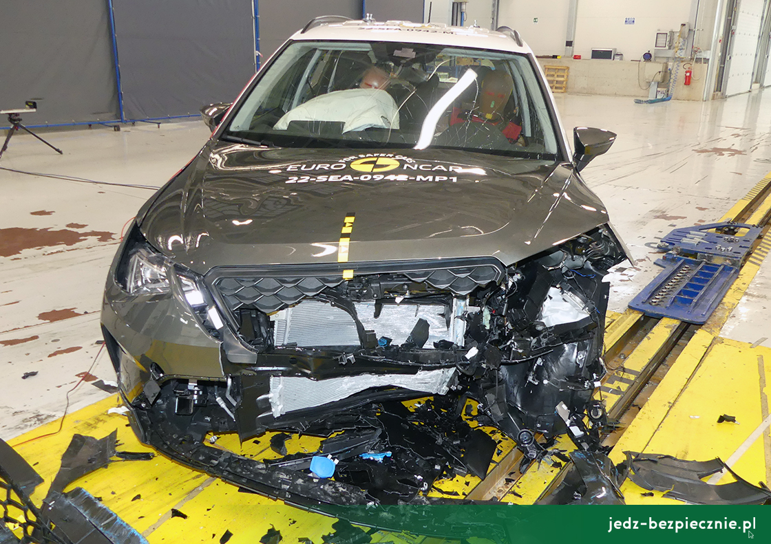 TESTY ZDERZENIOWE EURO NCAP | SEAT Arona facelifting - skutki zderzenia czołowego z przeszkodą mobilną