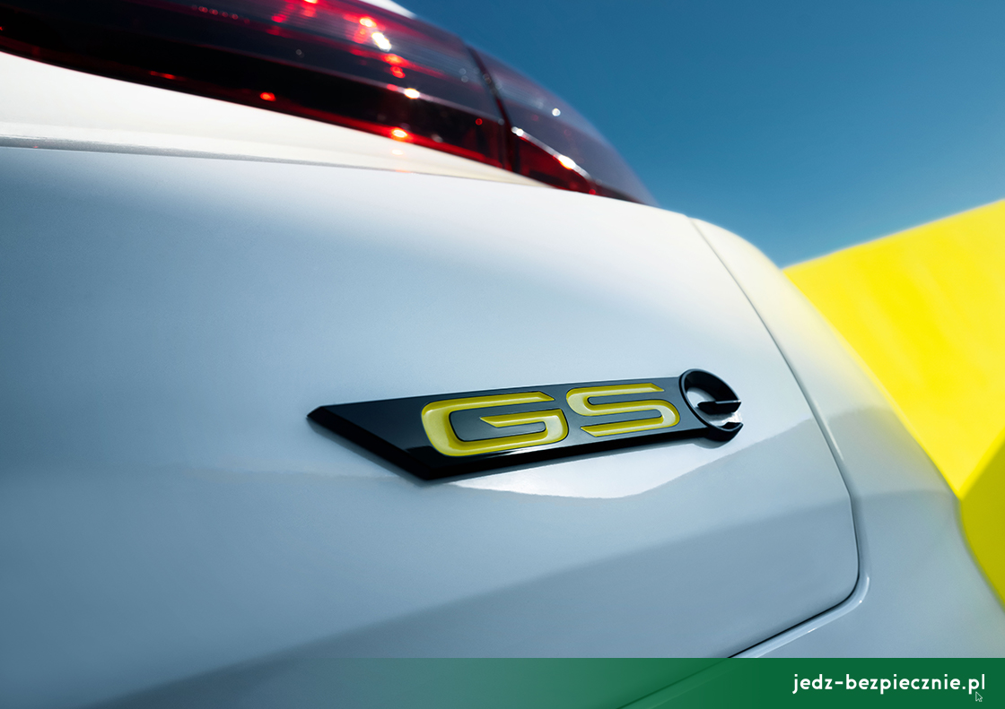 Premiera tygodnia - Opel Grandland GSe - emblemat GSe - Grand Sport electric