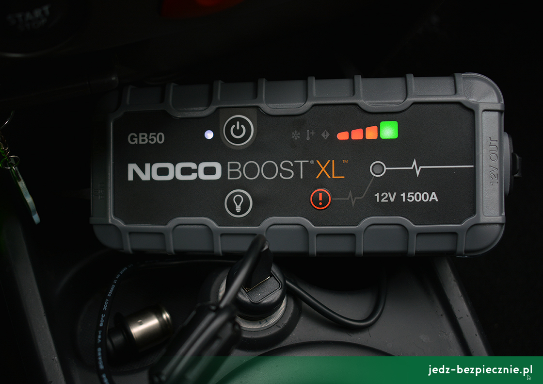 Test - ładowanie baterii NOCO Boost GB50 z samochodowego gniazda 12V