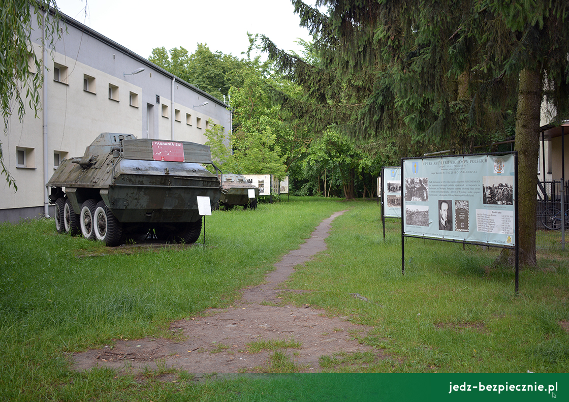 KARTKA Z PODRÓŹY | Góra Kalwaria - park militarny w dawnych koszarach wojskowych