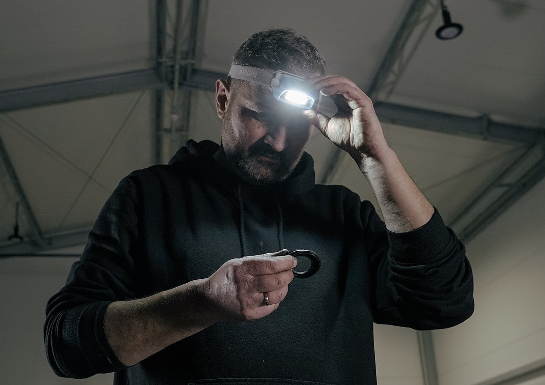 Warsztat - lampy robocze marki Philips w pracy Adama Klimka