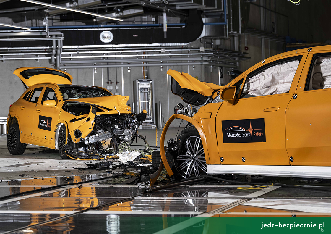 Technika - rozbite samochody z napędem elektrycznym Mercedes EQA i EQS SUV