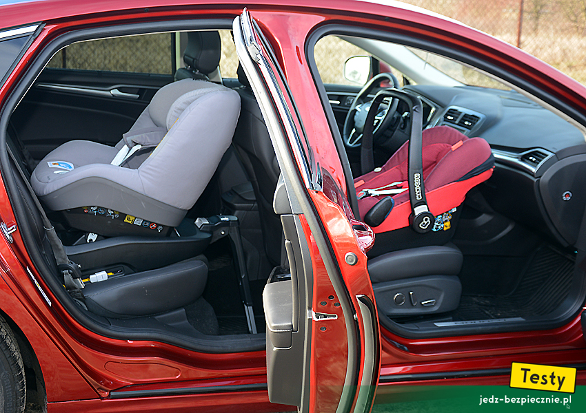 Testy - Ford Mondeo V liftback - próby z fotelikami dziecięcymi w pozycji tyłem do kierunku jazdy