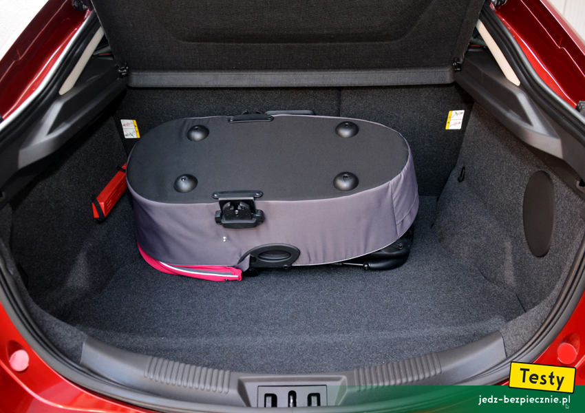 Testy - Ford Mondeo V liftback - próba spakowania wózka - gondola + podwozie - na szerokość bagażnika