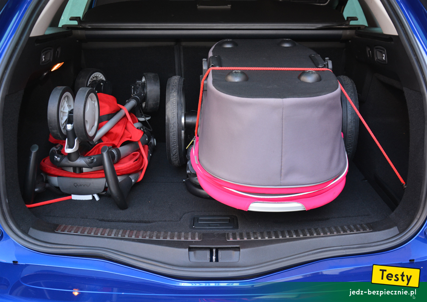 Testy - Renault Megane IV Grandtour GT - próby z pakowaniem do bagażnika dwóch wózków dziecięcych