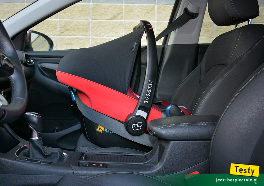 TESTY | Hyundai i30 III hatchback | Próba z fotelikiem dziecięcym Maxi-Cosi Pebble Plus, tyłem do kierunku jazdy, przód - fotel pasażera