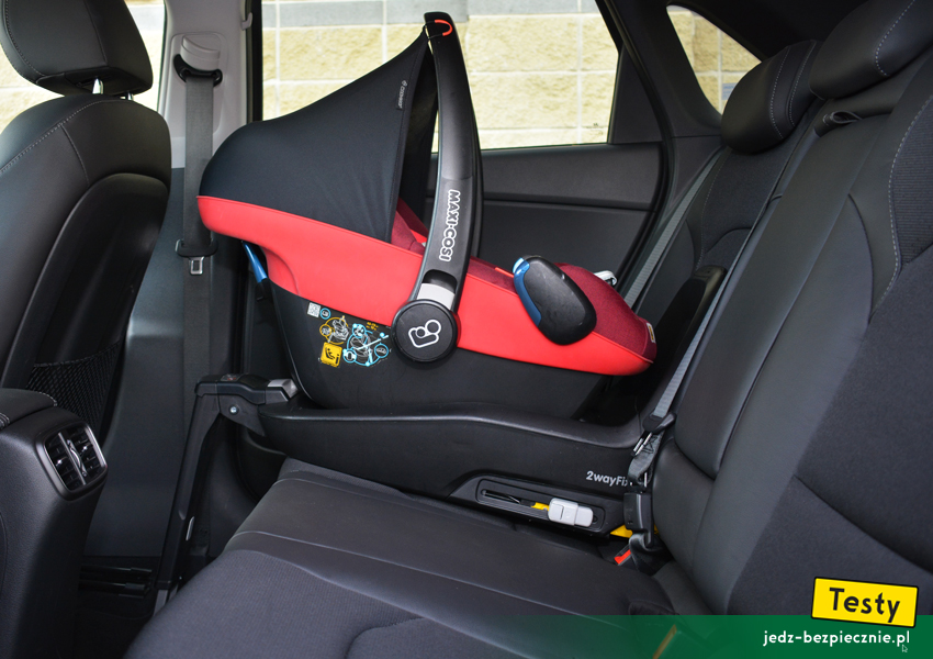 TESTY | Hyundai i30 III hatchback | Próba z fotelikiem dziecięcym Maxi-Cosi Pebble Plus na bazie Maxi-Cosi 2WayFix, tyłem do kierunku jazdy, kanapa