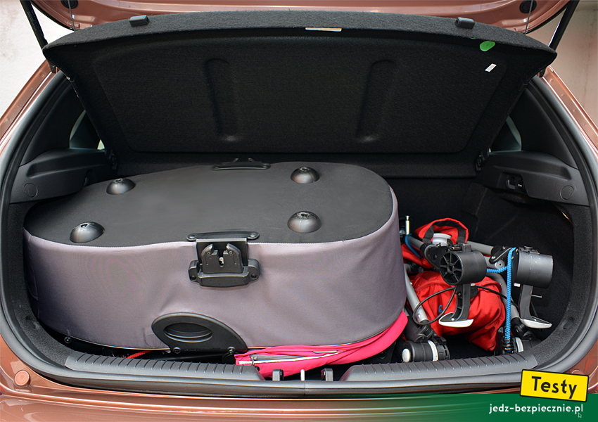 TESTY | Hyundai i30 III hatchback | Próby z zapakowaniem dwóch wózków dziecięcych do bagażnika