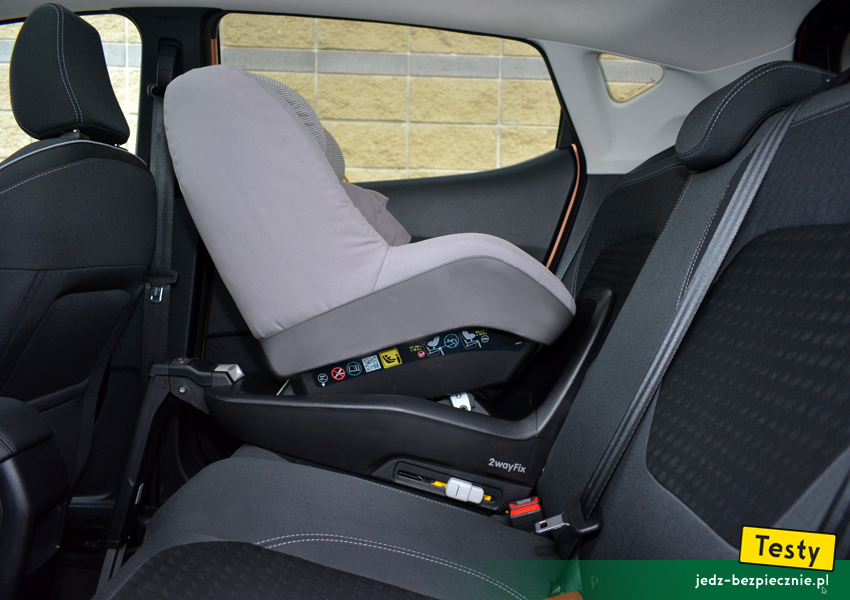 TESTY | Ford Fiesta VIII | Foteliki i wózki - próba z fotelikiem dziecięcym Maxi-Cosi 2WayPearl + baza Isofix, tyłem do kierunku jazdy, kanapa