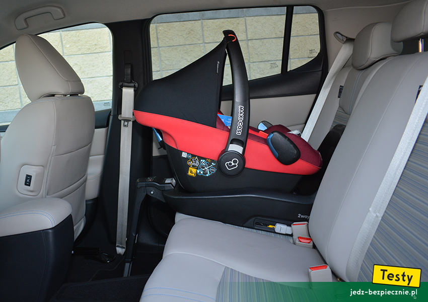 Testy - Nissan LEAF II - montaż nosidełka dziecięcego, tyłem do kierunku jazdy, kanapa, baza Isofix