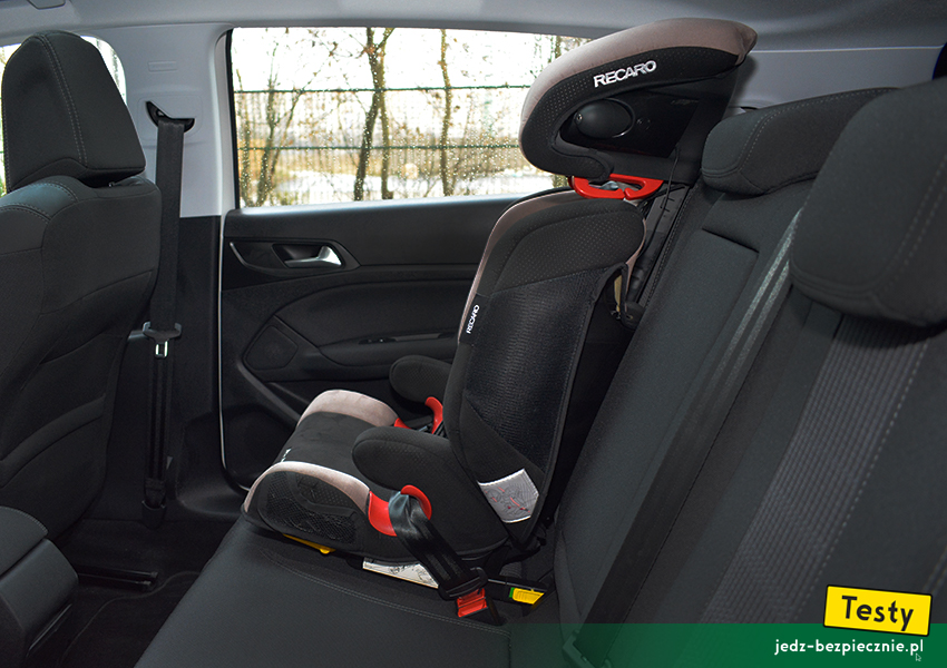 TESTY | Dziecko w Peugeot 308 II hatchback - kanapa, baza, fotelik, Isofix, przodem do kierunku jazdy, zagłówek, pas bezpieczeństwa