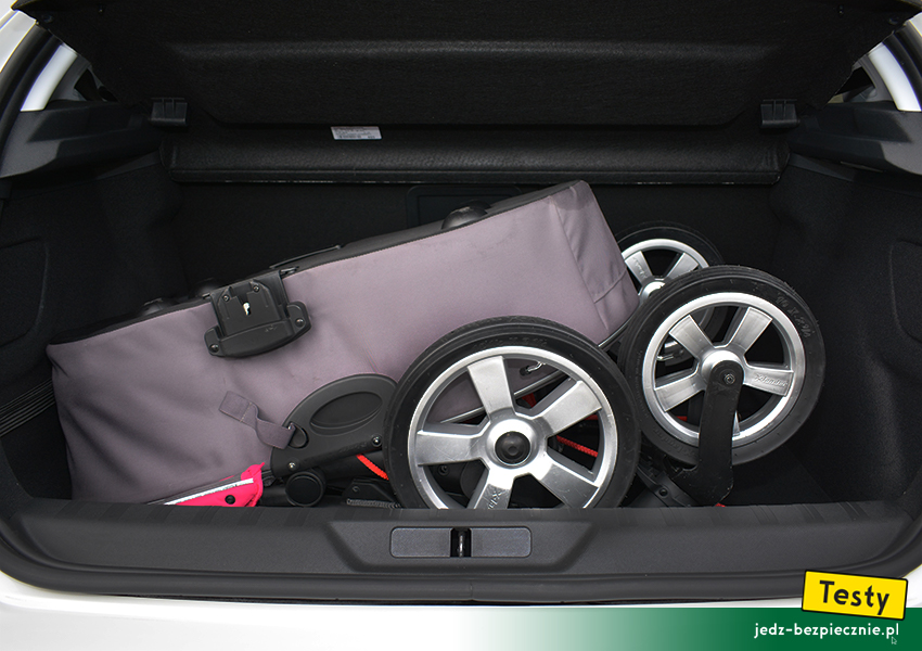 TESTY | Dziecko w Peugeot 308 II hatchback - bagażnik, pojemność, wózek dziecięcy, podwozie, gondola